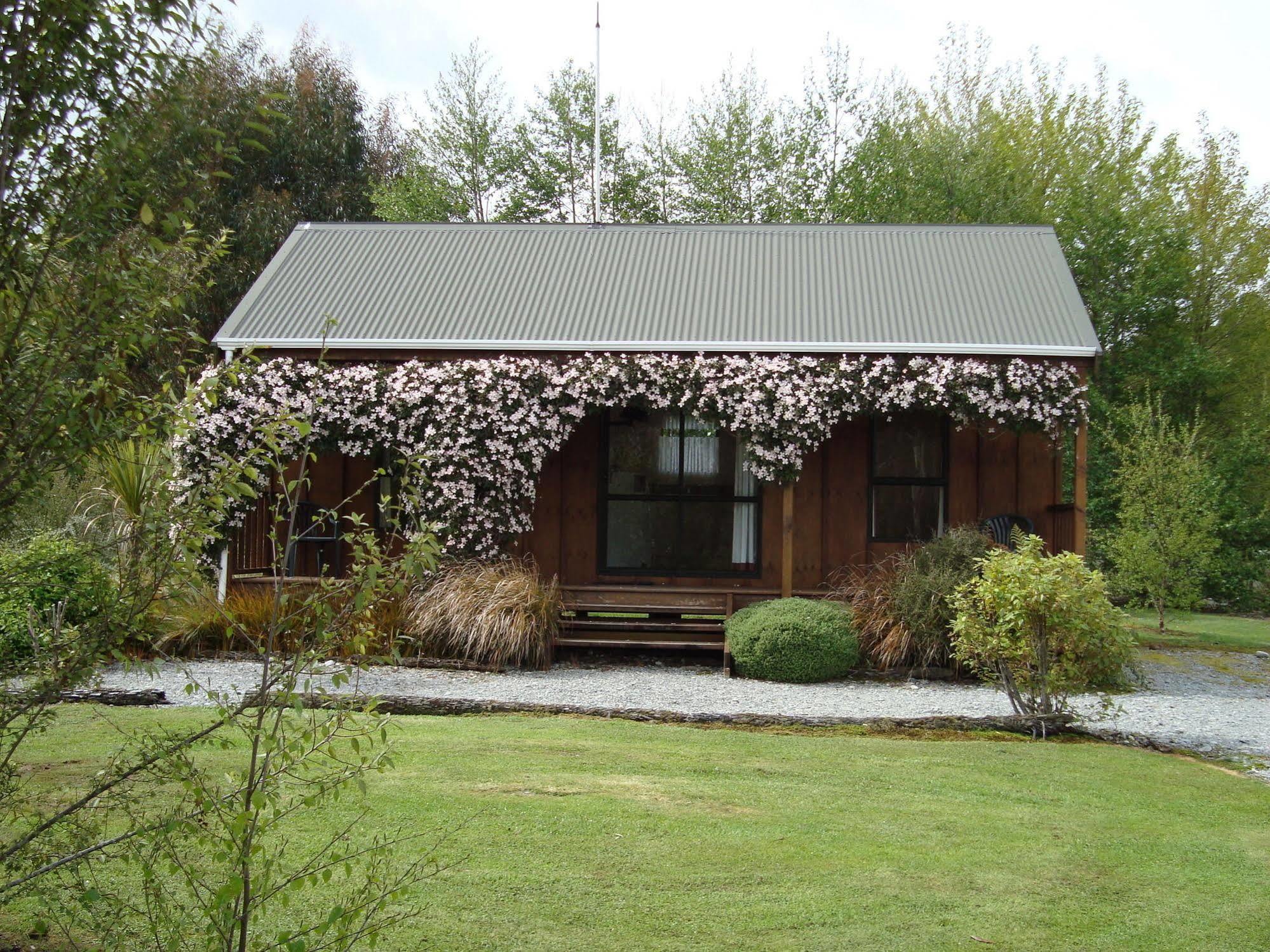 Lake Brunner Country Motel & Holiday Park モアナ エクステリア 写真