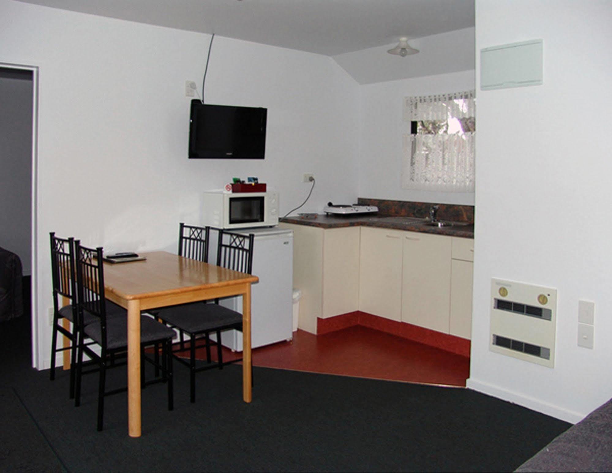 Lake Brunner Country Motel & Holiday Park モアナ エクステリア 写真