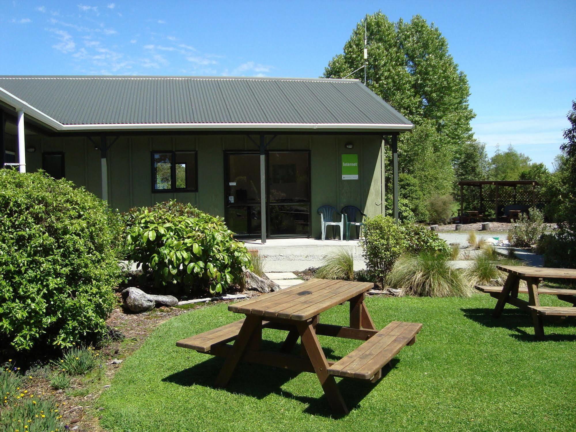 Lake Brunner Country Motel & Holiday Park モアナ エクステリア 写真