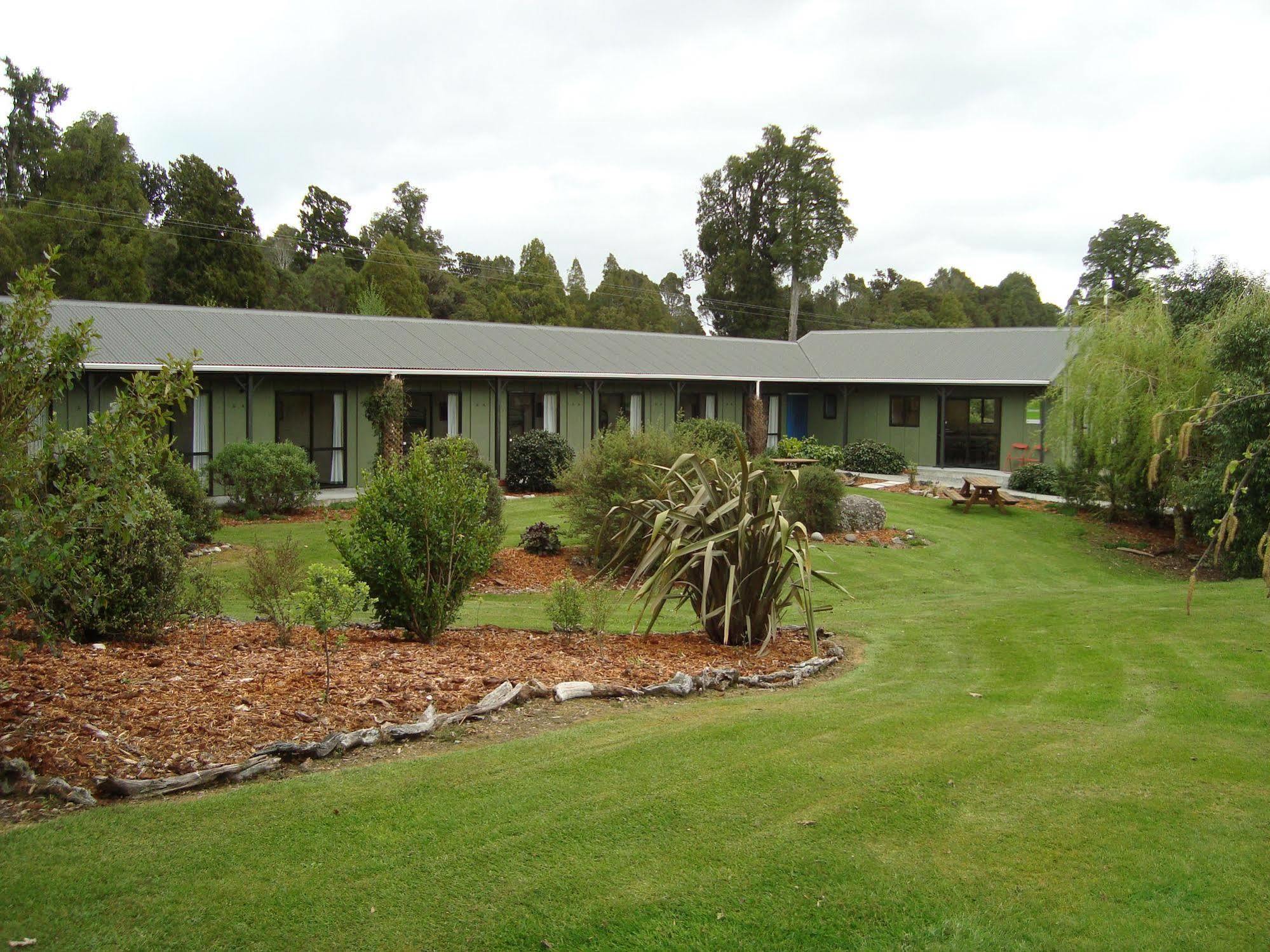 Lake Brunner Country Motel & Holiday Park モアナ エクステリア 写真
