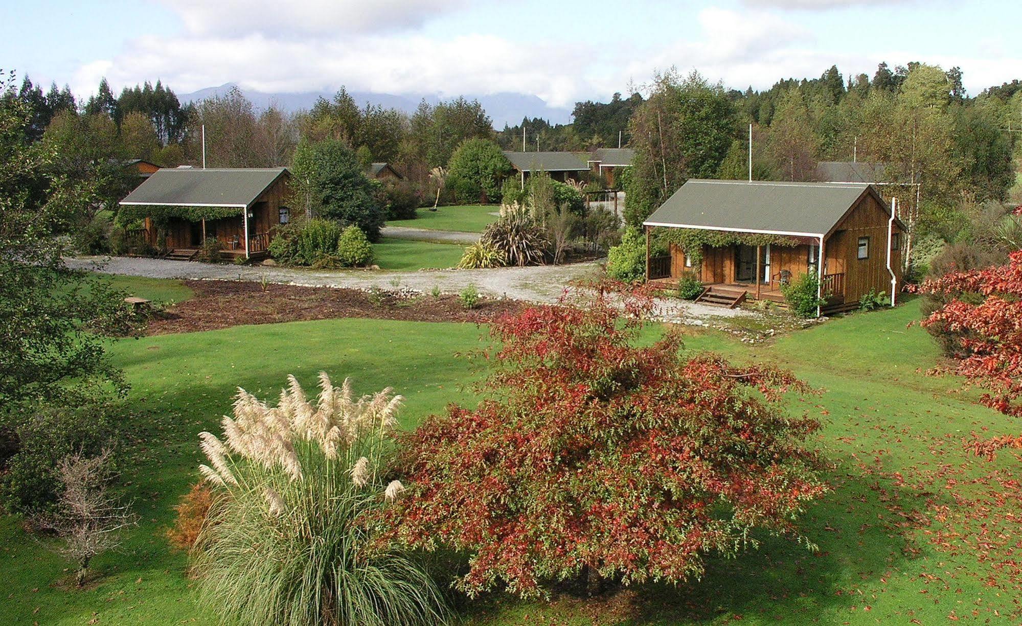 Lake Brunner Country Motel & Holiday Park モアナ エクステリア 写真