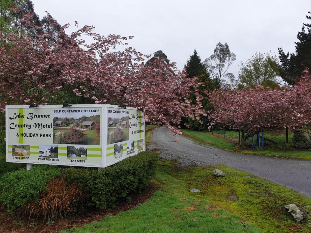 Lake Brunner Country Motel & Holiday Park モアナ エクステリア 写真