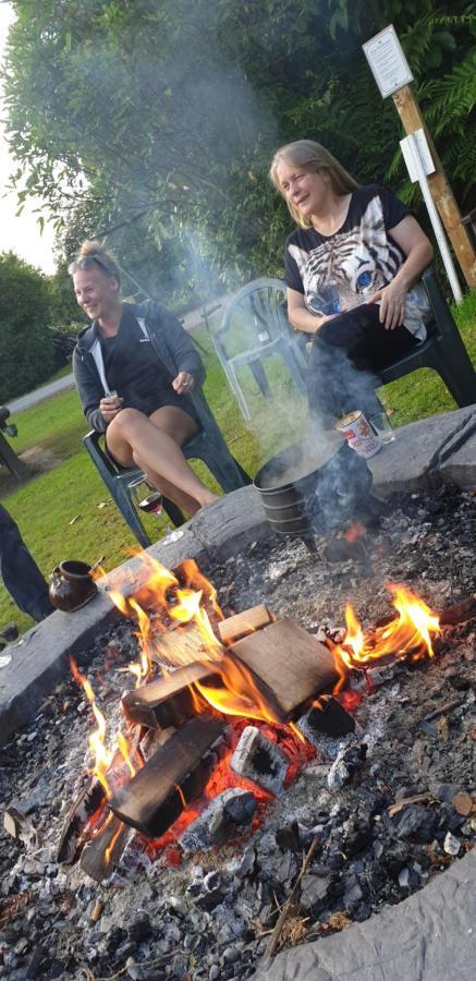 Lake Brunner Country Motel & Holiday Park モアナ エクステリア 写真